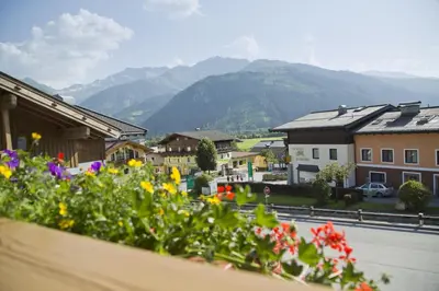 Ein allgemeiner Bergblick oder ein Berglick von des Hotels aus