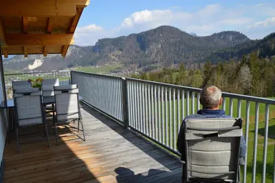 Ein allgemeiner Bergblick oder ein Berglick von der Ferienwohnung aus