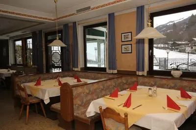 Ein allgemeiner Bergblick oder ein Berglick von des Hotels aus