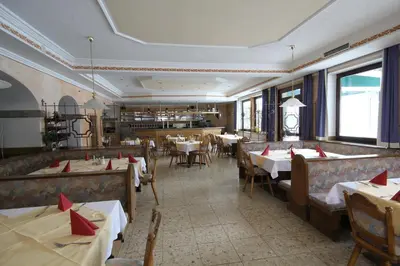 Ein Restaurant oder anderes Speiselokal in der Unterkunft Hotel Bärenbachhof - Joker card included in summer