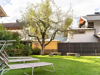 Ein Garten an der Unterkunft Arenablick