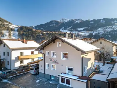 Ein allgemeiner Bergblick oder ein Berglick von des Ferienhauses aus