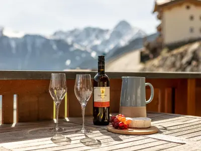 Ein allgemeiner Bergblick oder ein Berglick von des Chalets aus