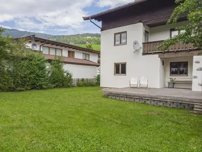 Ein allgemeiner Bergblick oder ein Berglick von des Chalets aus