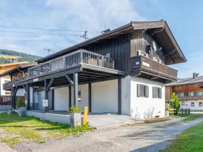 Das Gebäude in dem sich das Ferienhaus befindet