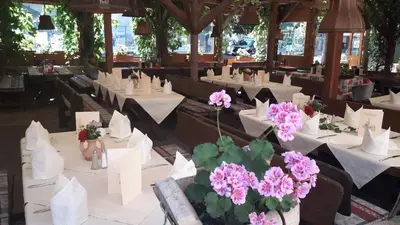 Ein Restaurant oder anderes Speiselokal in der Unterkunft Gasthof Erzherzog Rainer - Zimmer und Ferienwohnung