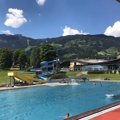 Der Swimmingpool an oder in der Nähe von Mountain Penthouse Top 8 & 9