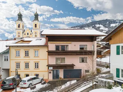 Ein allgemeiner Bergblick oder ein Berglick von des Chalets aus