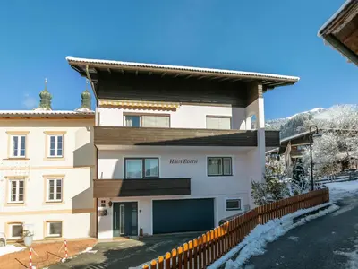 Ein allgemeiner Bergblick oder ein Berglick von des Chalets aus