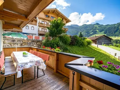 Ein allgemeiner Bergblick oder ein Berglick von der Ferienwohnung aus