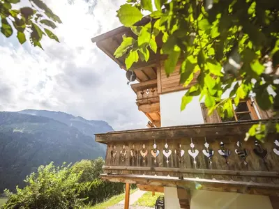 Ein allgemeiner Bergblick oder ein Berglick von des Chalets aus