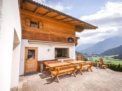 Ein allgemeiner Bergblick oder ein Berglick von des Chalets aus