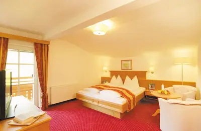 Ein Bett oder Betten in einem Zimmer der Unterkunft Alpenherz Hotel Garni
