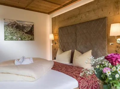 Ein Bett oder Betten in einem Zimmer der Unterkunft Alpenherz Hotel Garni