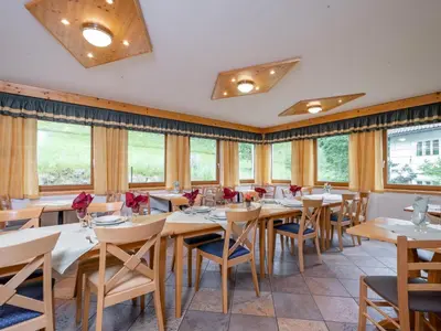 Ein Restaurant oder anderes Speiselokal in der Unterkunft Mooshäusl