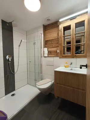 Ein Badezimmer in der Unterkunft Urige Alm