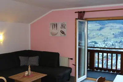 Ein allgemeiner Bergblick oder ein Berglick von der Ferienwohnung aus