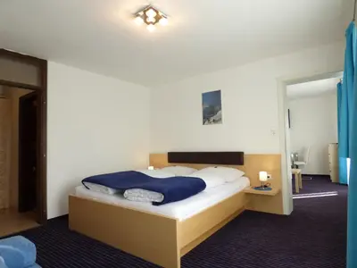 Ein Bett oder Betten in einem Zimmer der Unterkunft Panoramahotel