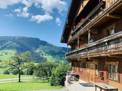 Ein allgemeiner Bergblick oder ein Berglick von des Chalets aus