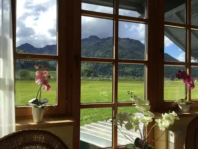 Ein allgemeiner Bergblick oder ein Berglick von der Ferienwohnung aus