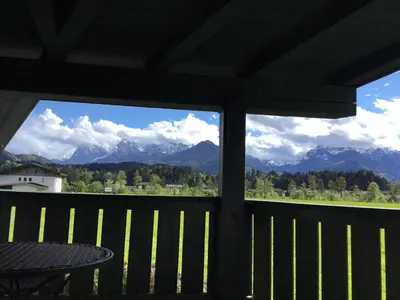 Ein allgemeiner Bergblick oder ein Berglick von der Ferienwohnung aus