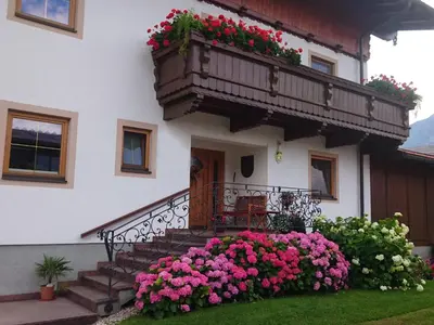 Ein Garten an der Unterkunft Schleicherhof V