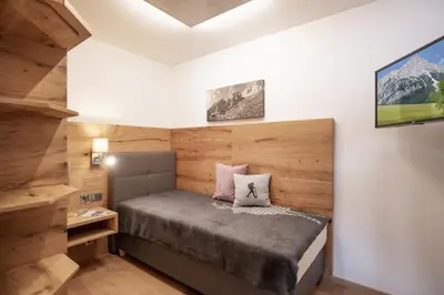 Ein Bett oder Betten in einem Zimmer der Unterkunft otto steiner appartements pension ellmau & wilder kaiser