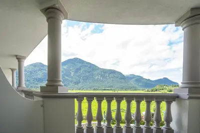 Ein allgemeiner Bergblick oder ein Berglick von des Hotels aus