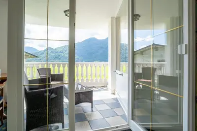 Ein allgemeiner Bergblick oder ein Berglick von des Hotels aus
