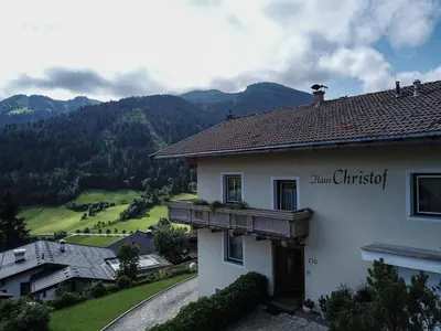 Ein allgemeiner Bergblick oder ein Berglick von der Ferienwohnung aus