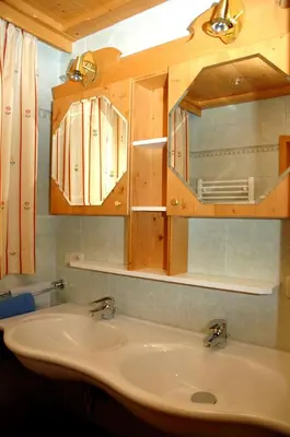 Ein Badezimmer in der Unterkunft Appartements Alpenblick