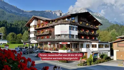 Ein allgemeiner Bergblick oder ein Berglick von des Hotels aus
