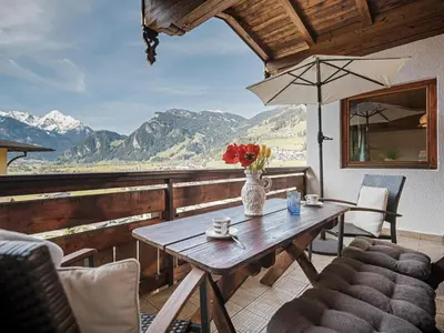 Ein allgemeiner Bergblick oder ein Berglick von der Ferienwohnung aus
