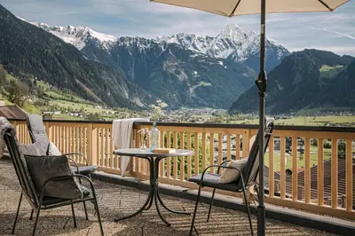 Ein allgemeiner Bergblick oder ein Berglick von der Ferienwohnung aus