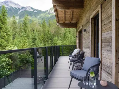 Ein allgemeiner Bergblick oder ein Berglick von der Ferienwohnung aus