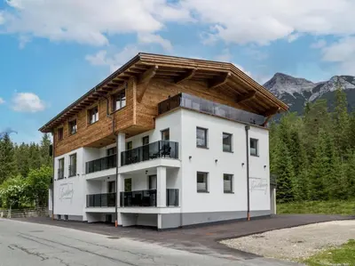 Ein allgemeiner Bergblick oder ein Berglick von der Ferienwohnung aus