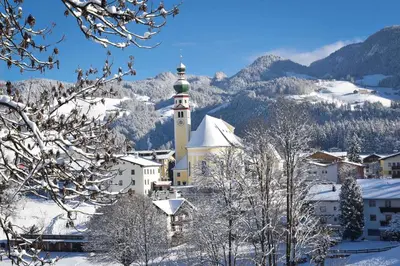 Ein allgemeiner Bergblick oder ein Berglick von der Ferienwohnung aus