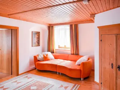 Ein Sitzbereich in der Unterkunft Apartment in Brixlegg near Ski Juwel Slopes