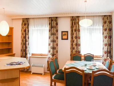 Ein Sitzbereich in der Unterkunft Apartment in Brixlegg near Ski Juwel Slopes