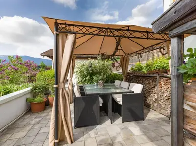 Ein allgemeiner Bergblick oder ein Berglick von der Ferienwohnung aus