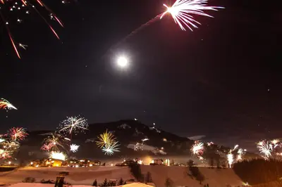 Ein allgemeiner Bergblick oder ein Berglick von der Ferienwohnung aus