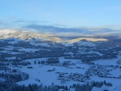 Ein allgemeiner Bergblick oder ein Berglick von der Ferienwohnung aus