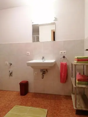 Ein Badezimmer in der Unterkunft Embacher Marianne - Rotharlhof