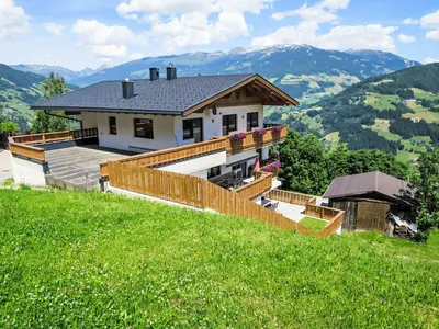 Ein allgemeiner Bergblick oder ein Berglick von der Ferienwohnung aus
