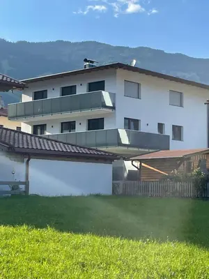 Ein allgemeiner Bergblick oder ein Berglick von der Ferienwohnung aus
