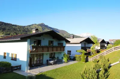 Ein allgemeiner Bergblick oder ein Berglick von der Ferienwohnung aus