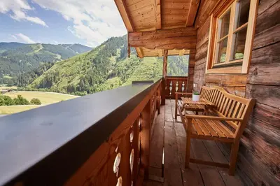 Ein allgemeiner Bergblick oder ein Berglick von der Ferienwohnung aus