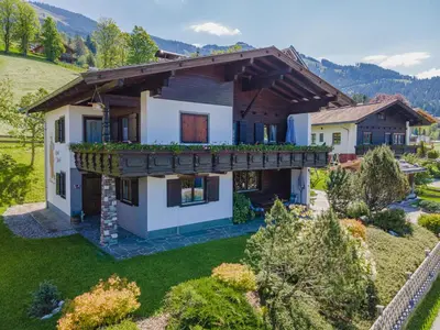 Ein allgemeiner Bergblick oder ein Berglick von des Chalets aus