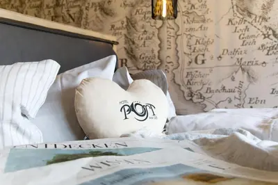 Ein Bett oder Betten in einem Zimmer der Unterkunft Hotel Post am See