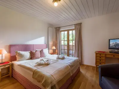 Ein Bett oder Betten in einem Zimmer der Unterkunft Landhaus Kitzhorn Appartement Hahnenkamm - by NV-Appartements
